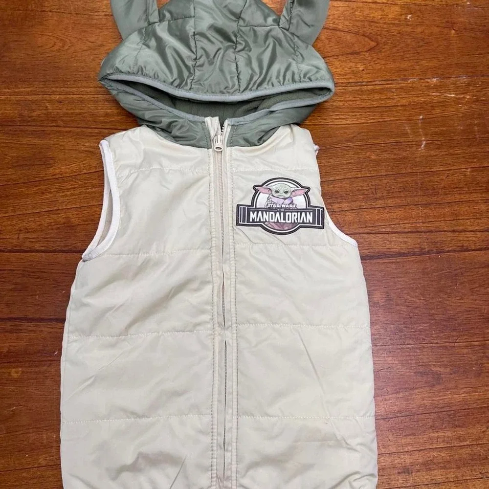 Star Wars The Mandalorian Grogu Hooded Vest with green ears kids size 5